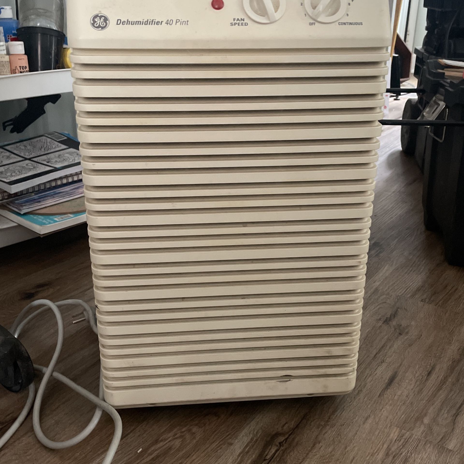 GE Dehumidifier TRUST ME IT WORKS WELL  It’s Currently Working Right Now! If you look at thef last pictures, you’ll see how good this works