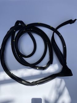 23286283 | 2014-2019 Chevrolet GMC Rear Driver Side Door Weatherstrip GM Genuine