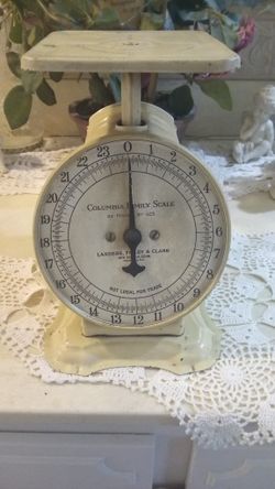Vintage Columbia Family Scale Landers Frary& Clark 