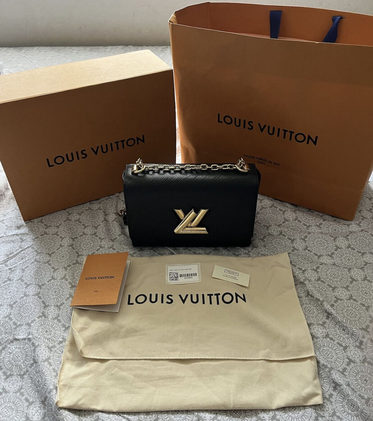 Louis Vuitton : TWIST MM BAG / Flawless