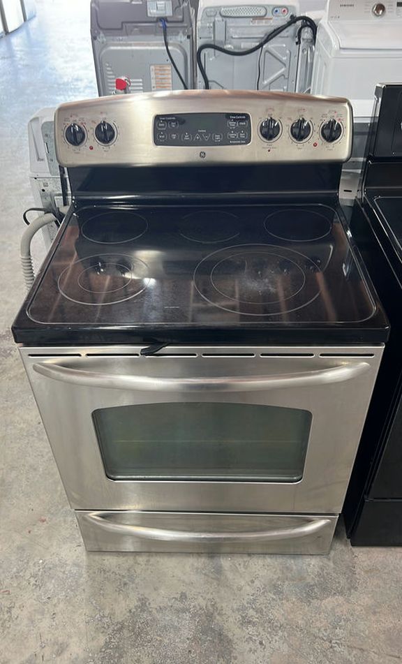 Stainless Steel GE Electric Stove - SelfClean, Knob Controls