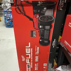 Milwaukee M18 FUEL Brushless Cordless 21 in. Walk Behind Dual Battery Self-Propelled Mower w/(2) 12.0Ah Battery and Rapid Charger