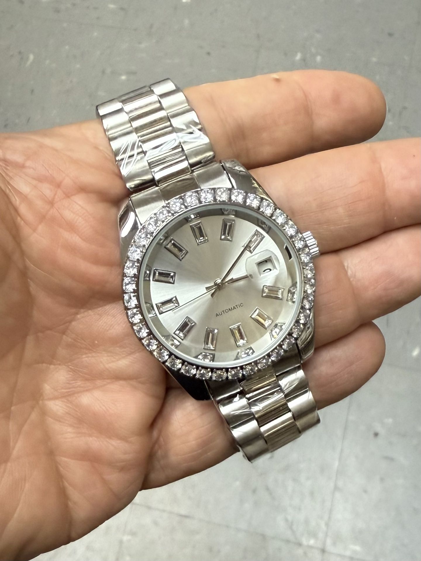 Brand New Men's Watch Specialty Quartz Silver Tone Stainless Steel Bracelet