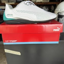 Puma sneakers for men, size 8. Brand new.