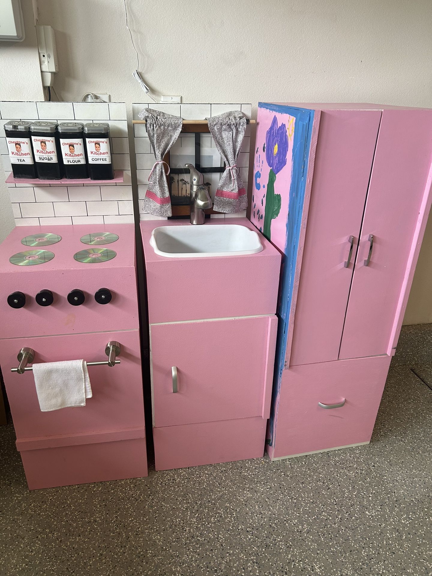 Kids’ Play Kitchen