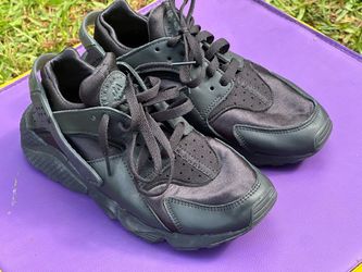 8.5 Nikes