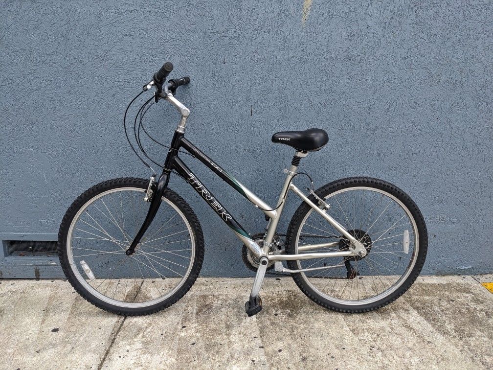 Trek Navigator 26" 21-Speed Hybrid Gravel/Mountain / Road Bike + Seat Suspension + NEW Gel Comfort Seat + Twist Shift/Light Low 17" Frame (MSRP $420)