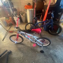 Girl  bikes w/training wheels