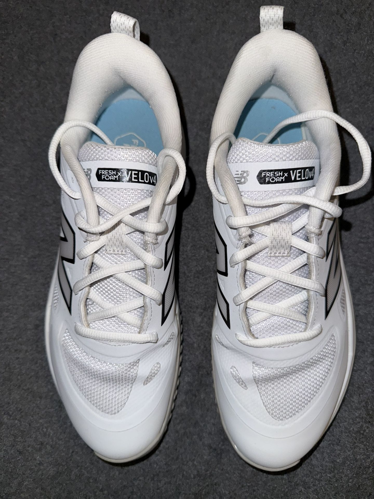 New Balance Women's VELO v4 Turf Softball Size 8.5