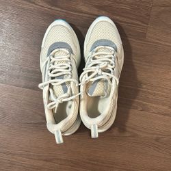 B22 Limited Edition No Sold In Stores Anymore