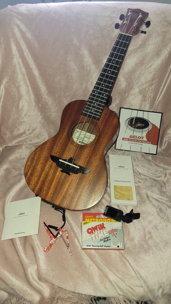 Ukulele And Ukulele Accessories 