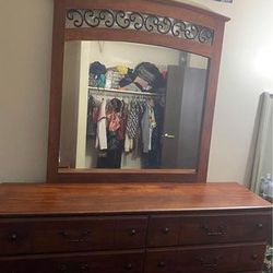 8 Drawer Dresser W/mirror 