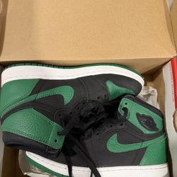 Air Jordan 1 Retro High OG Pine Green