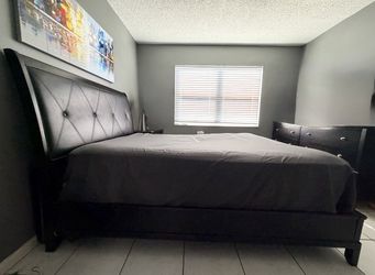 COMPLETE BEDROOM SET - 4 PIECES