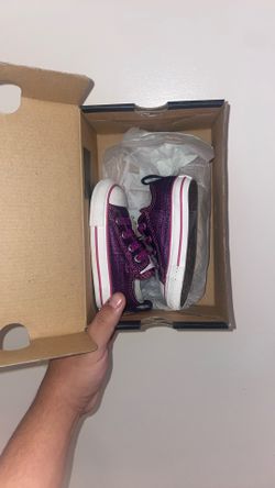Converse Infant Sneakers – Size 5 (New)