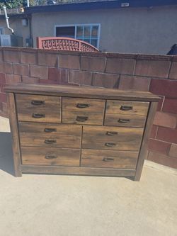 Modern Dresser Chest