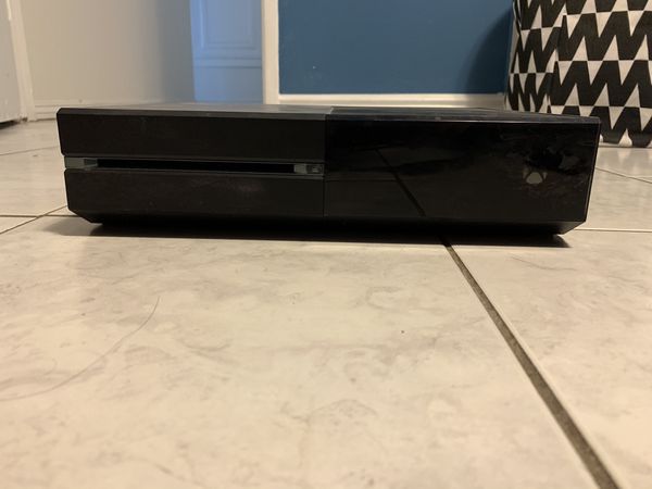 Xbox One (console works but broken disc drive) w/controller
