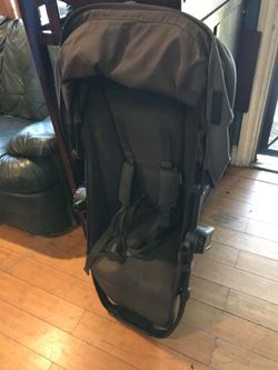 Uppababy vista V2 model 2020  stroller seat 💺 asking $70 or best offer normal use wear south la 90043