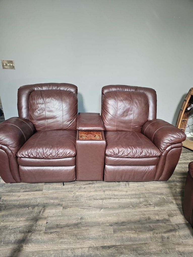 Gorgeous 3pc Leather Couch Set