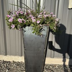 30” Metal Flower Pot