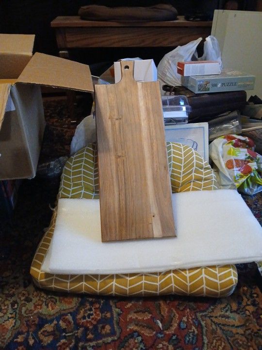 18 Inch Cutting Board With Handle Never Used