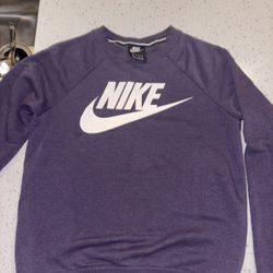 Women’s Nike Sweatshirt
