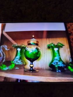 Beautiful green glass gold rims perfect 3 piece set