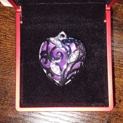 Glowing Heart Pendant 