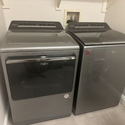 Whirlpool Washer & Gas Dryer Set – Chrome Shadow (Gray/Chrome)