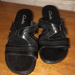 Clarks size 6.5 black semi wedge sandals. The inner lining of the top part of one sandal is peeling. Unable to see though