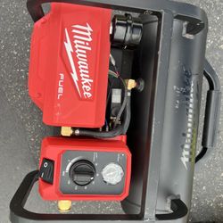 Milwaukee M18 Fuel Brushless 2Gallon Super Quiet Compressor