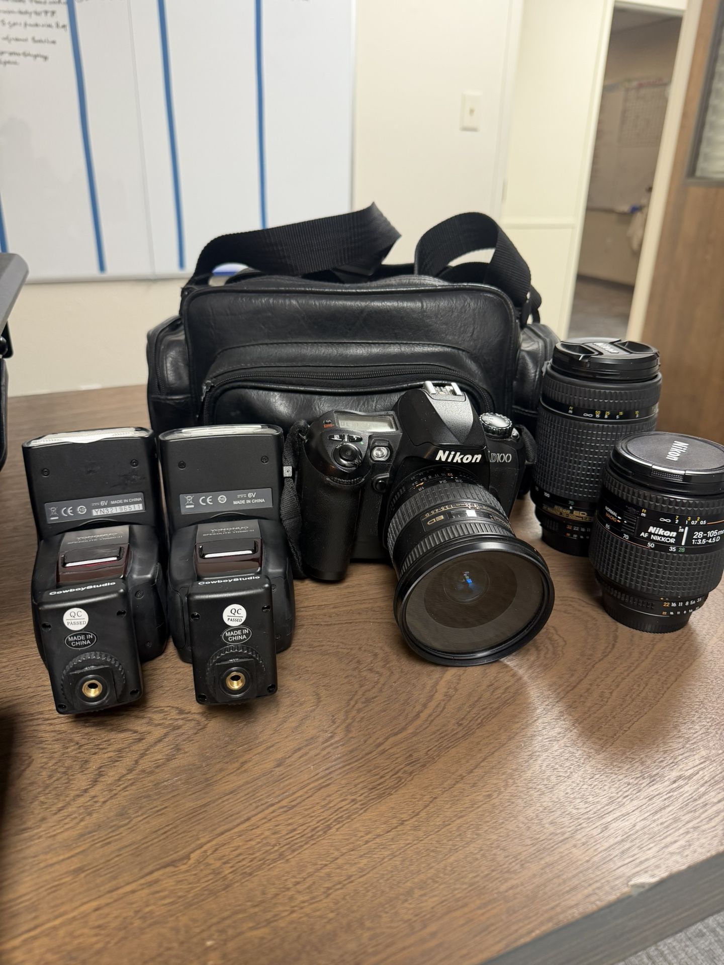 Nikon D100 Kit + 3 Lenses + 2 Flashes + Bag – Ready to Shoot