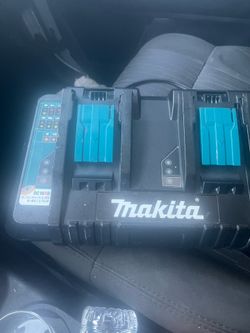 MAKITA FAST CHARGER DUAL 18VOLT WITH USB INCLUDED LIKE NEW.$95