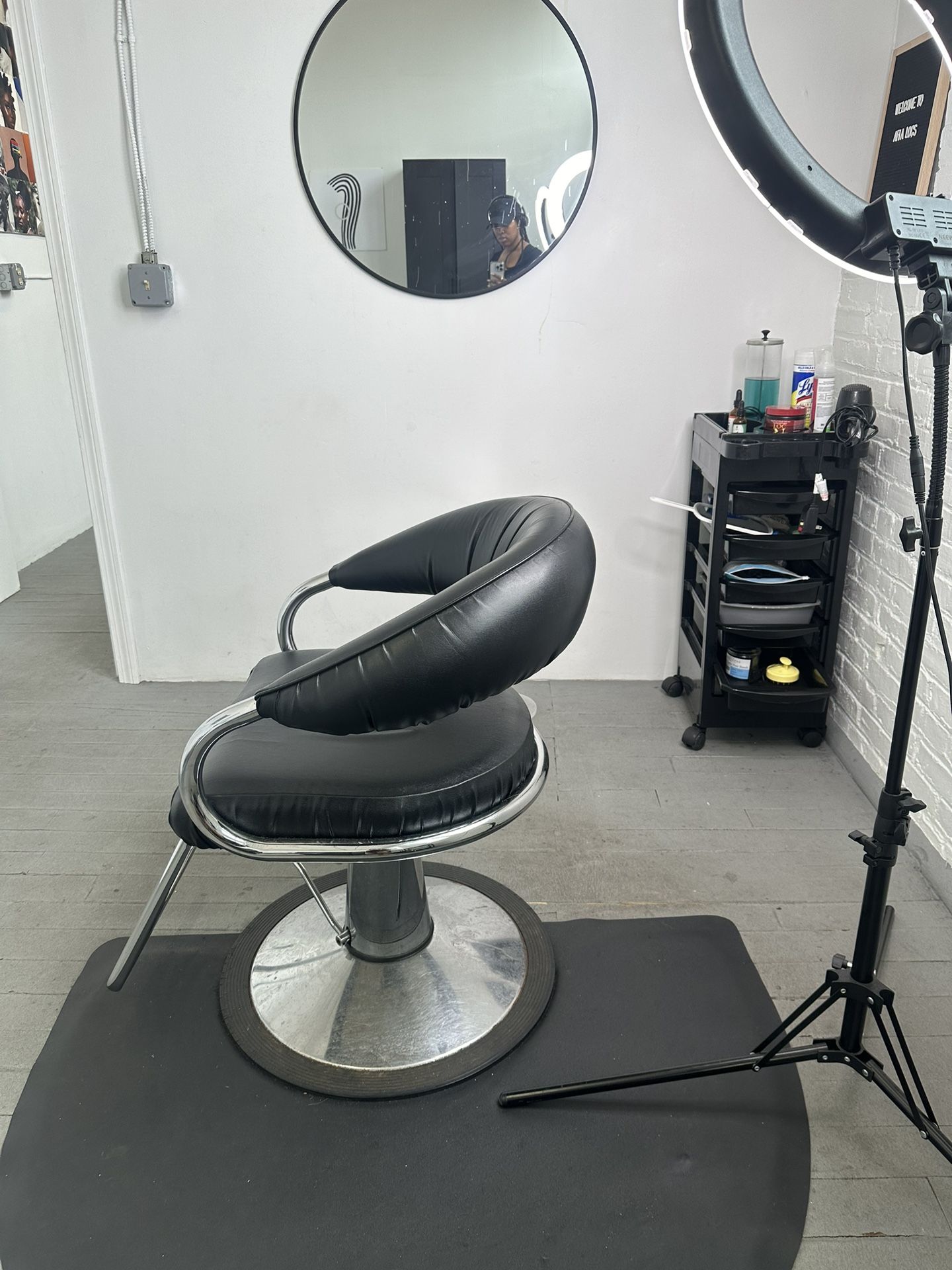 Salon Chairs & Equipment
