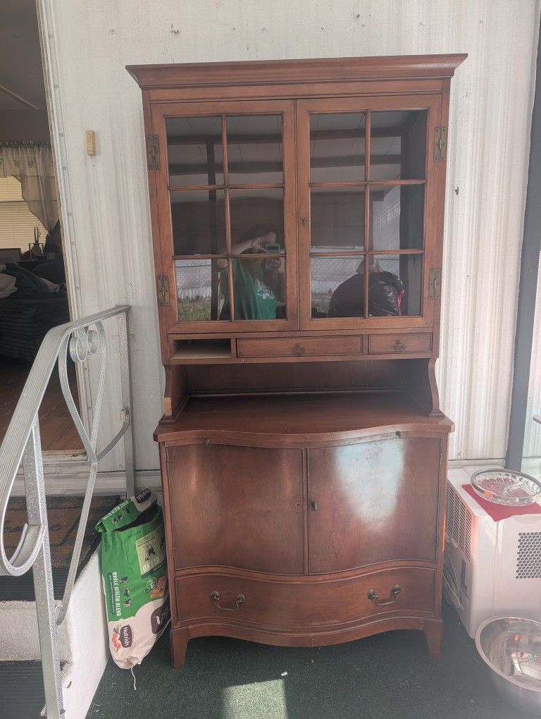China Buffet Cabinet FREE 