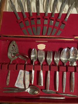 Oneida Community Silver plated Flatware Set In Box