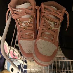 Pink pumas