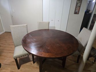 FREE Round table