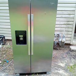 Frigidaire Refrigerator Like New