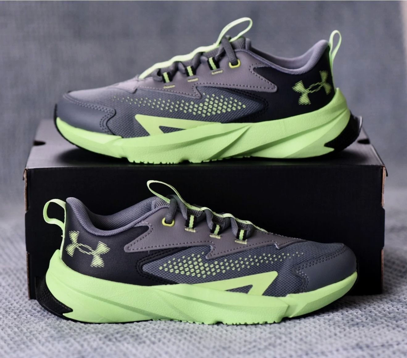 Under Armour Scramjet 6 Boys' Running Shoes | Color: Titan Gray / Black / Morph | Size: 5Y (Youth)