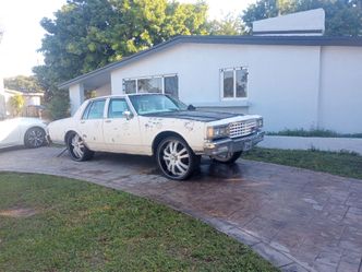 Chevy Caprice 86 tires in hand no more no tranny
