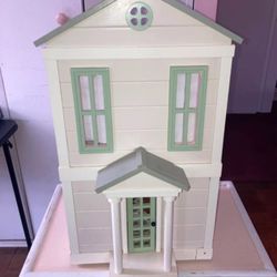Small Furnished Dollhouse 