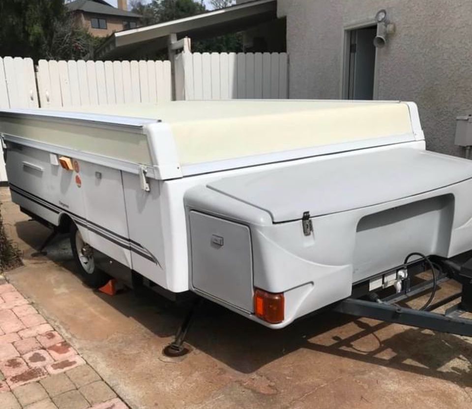 2007 Fleetwood Trailer tent