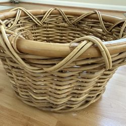 Sturdy round wicker basket