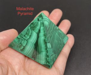 Malachite Genuine Stone Pyramid from Congo Africa 107g STUNNING