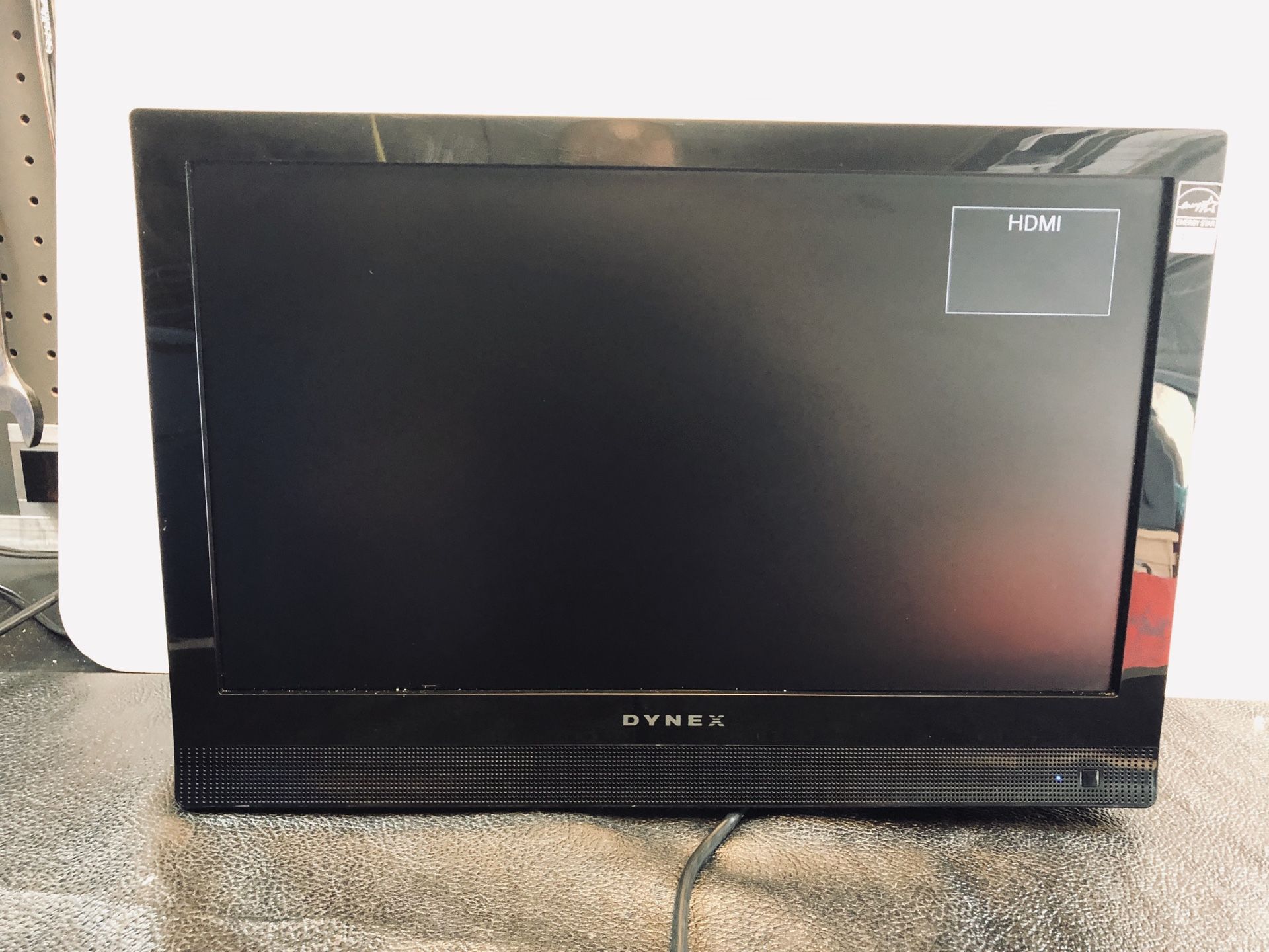 Dynex 19" TV 720p DX19L-150A11 HD LCD Television TV MONITOR Good Condition. Comes with wall mount only. Price is firm