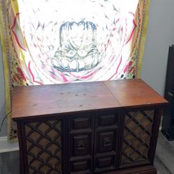 ANTIQUE RECORD PLAYER- NO RECORD PLAYER