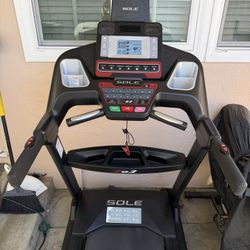 Treadmill SOLE F63