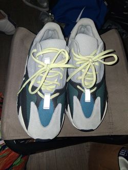 YEEZY BOOST 700