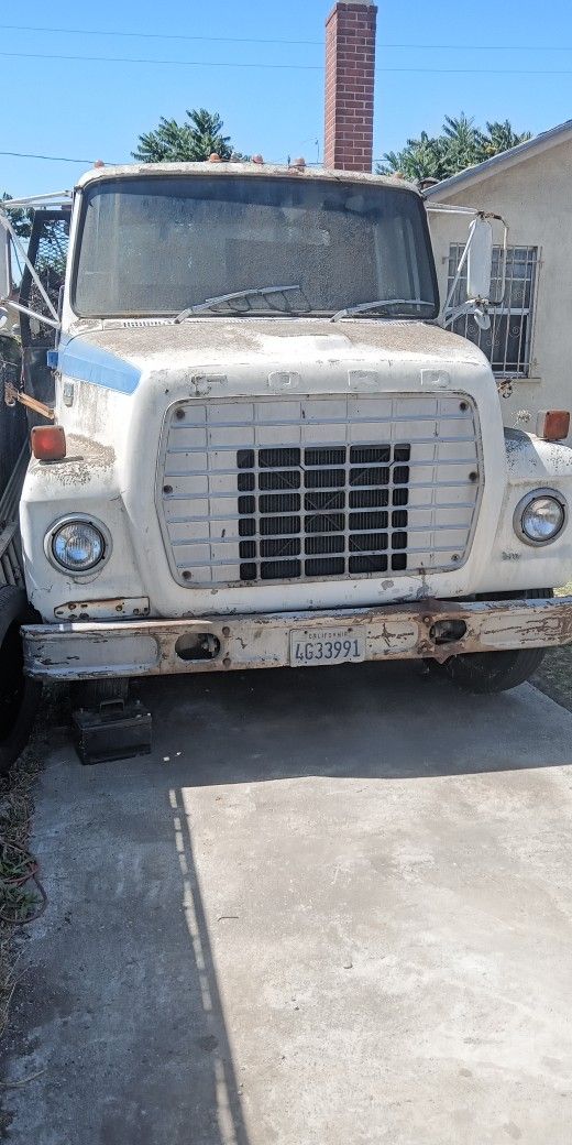 Flatbed Ford 5-speed